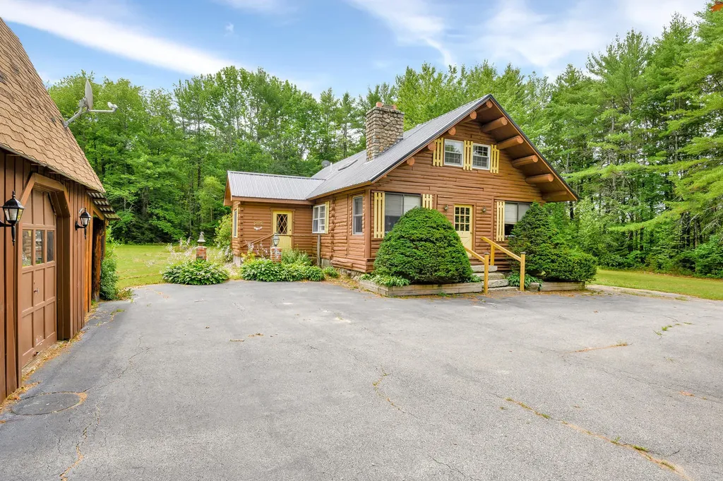 7 Friendly Acres Harrison ME 04040