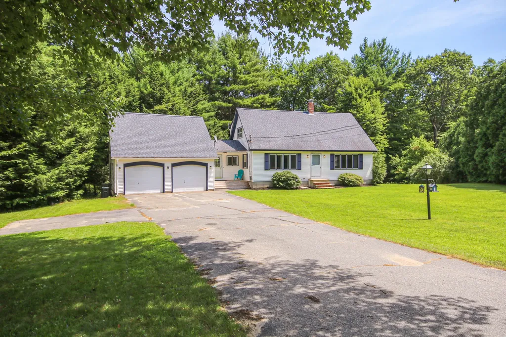 20 Adams Circle Buxton ME 04093