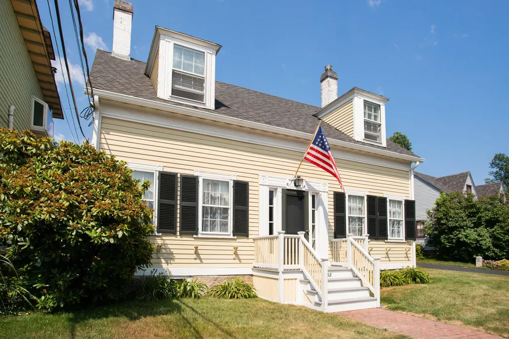 438 York Street York ME 03909