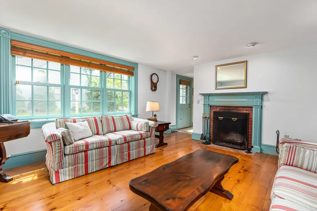438 York Street York ME 03909