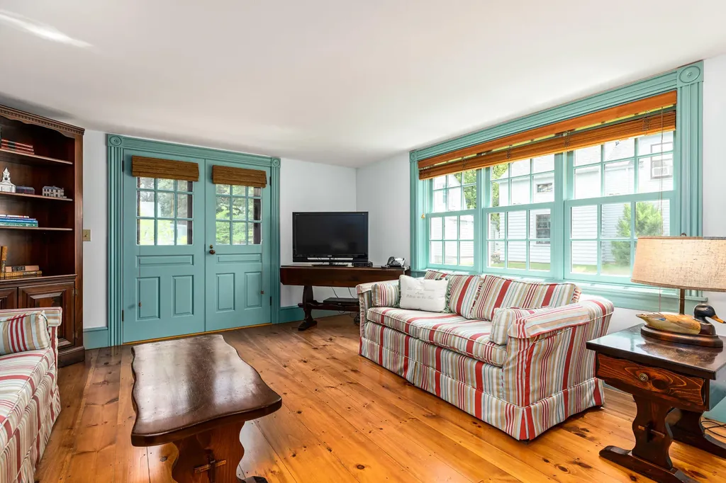 438 York Street York ME 03909