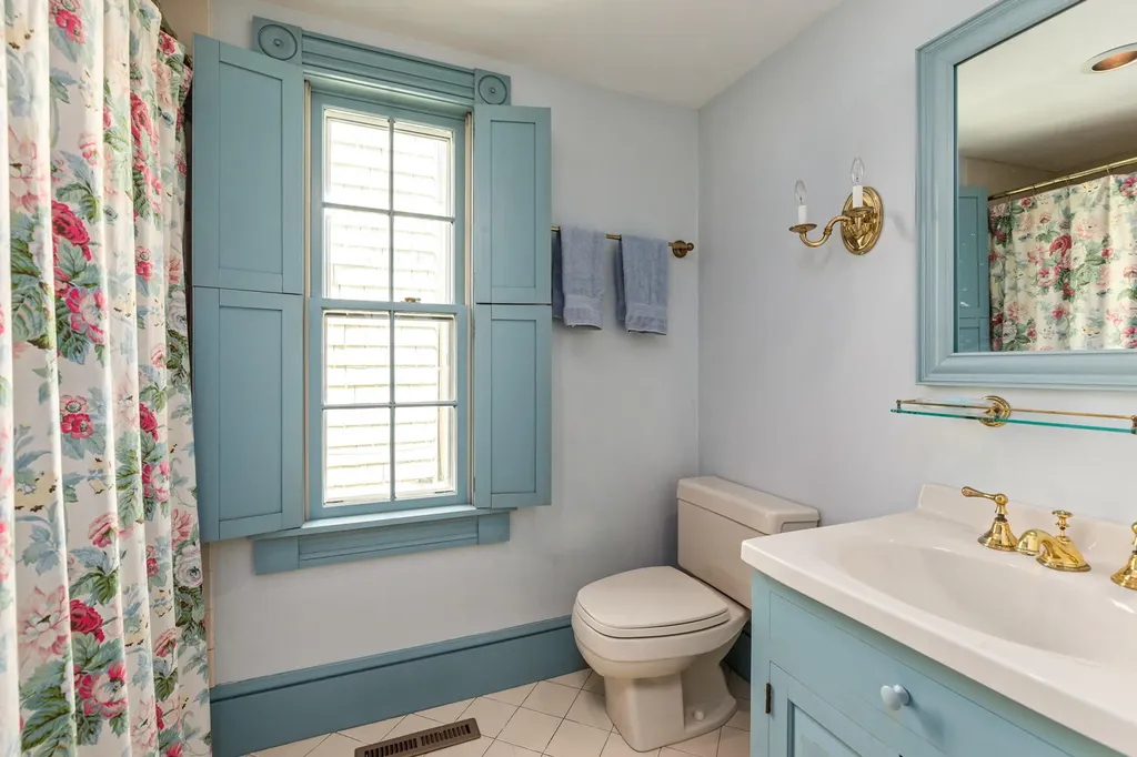 438 York Street York ME 03909