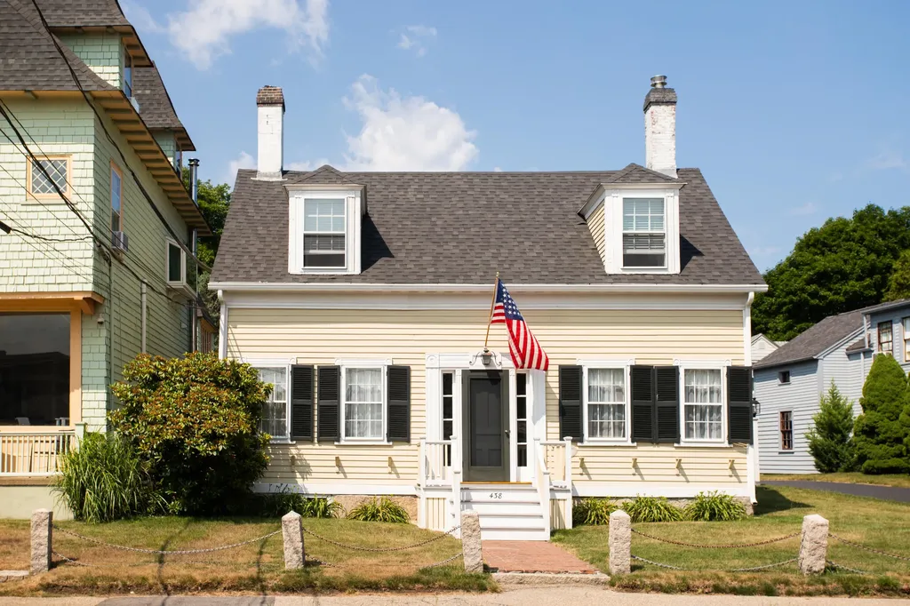 438 York Street York ME 03909