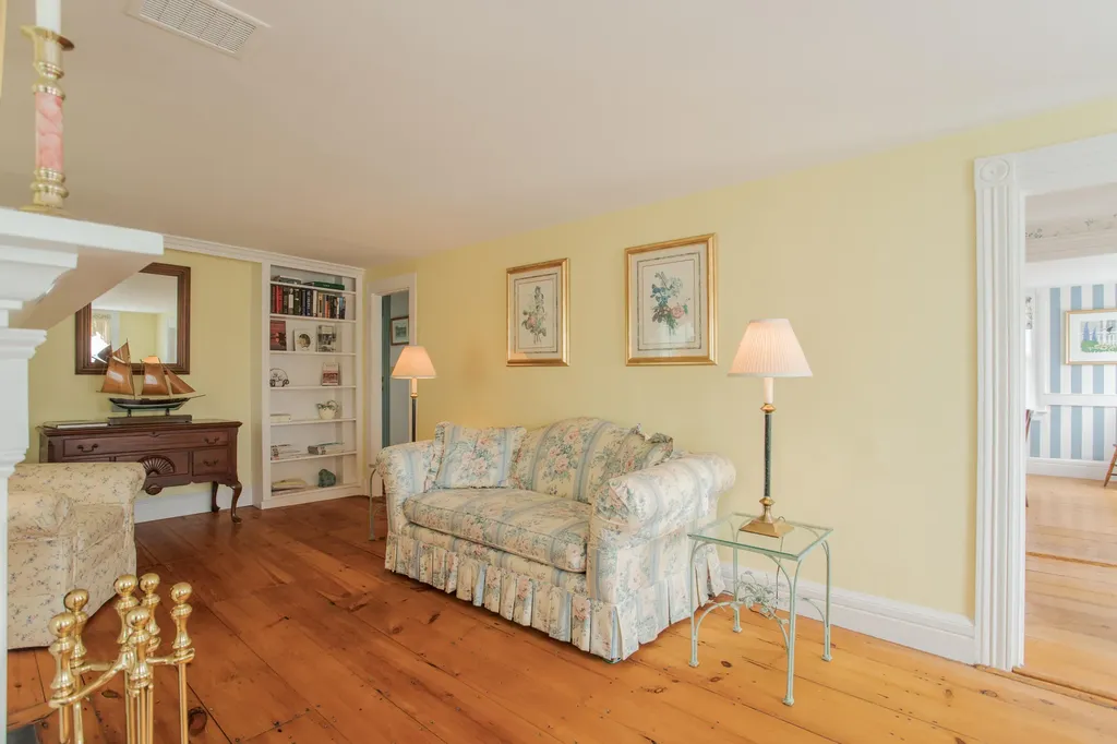 438 York Street York ME 03909