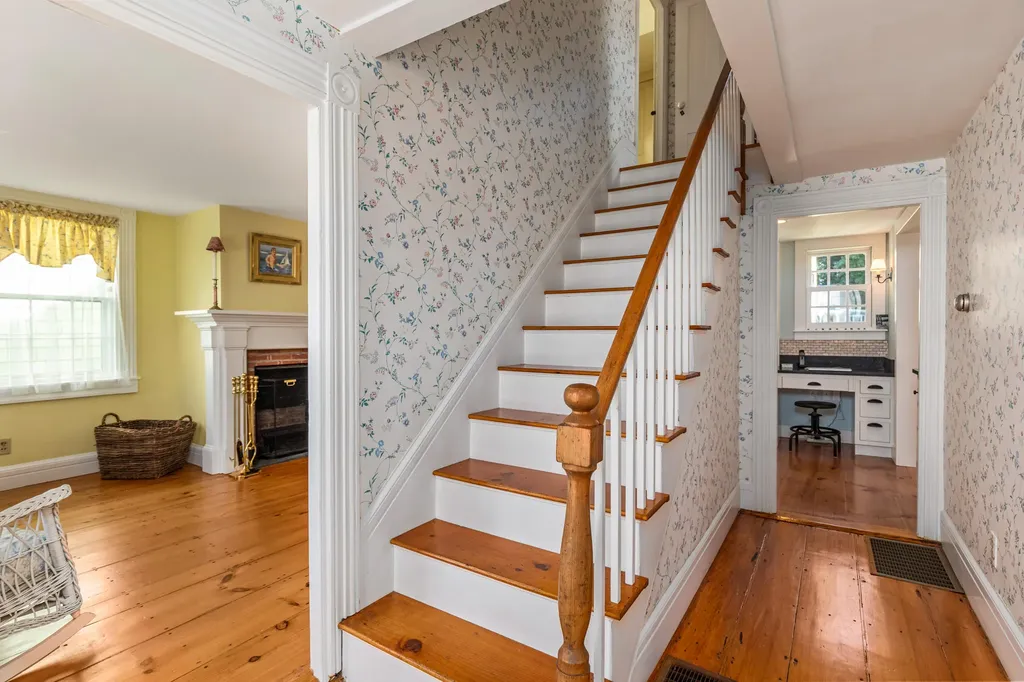 438 York Street York ME 03909