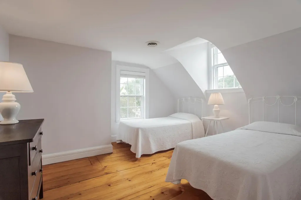 438 York Street York ME 03909