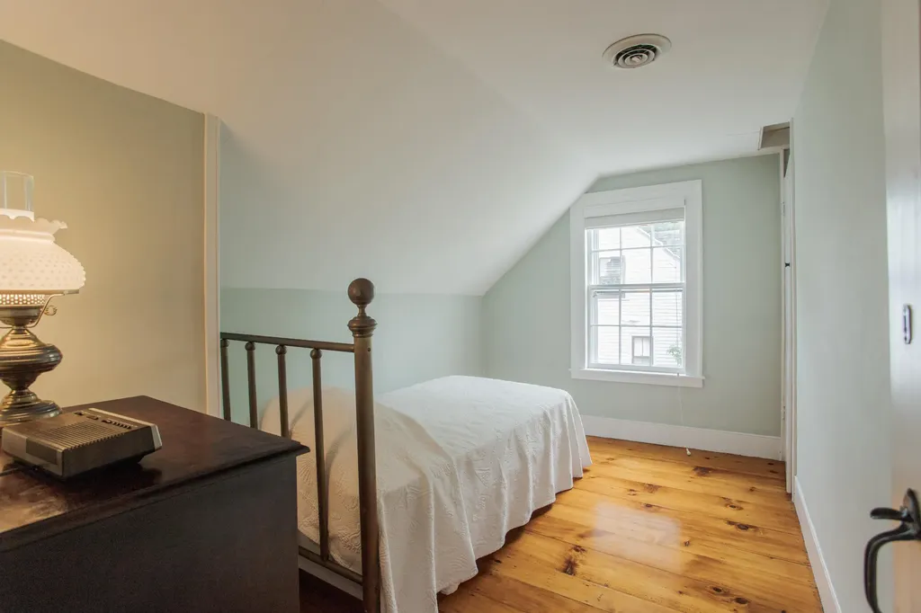 438 York Street York ME 03909