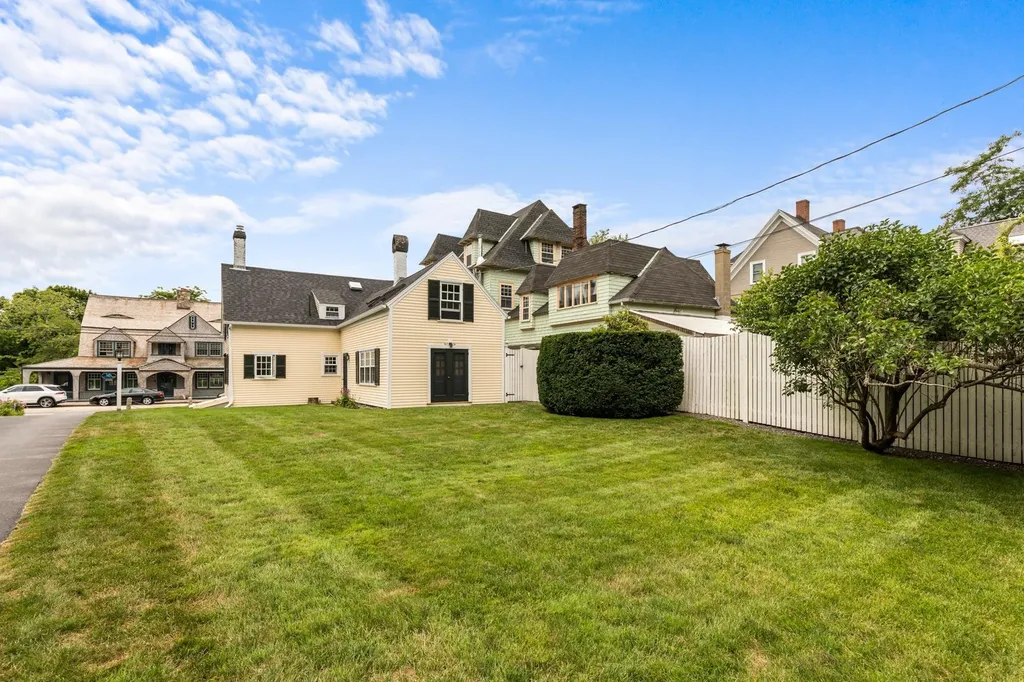438 York Street York ME 03909