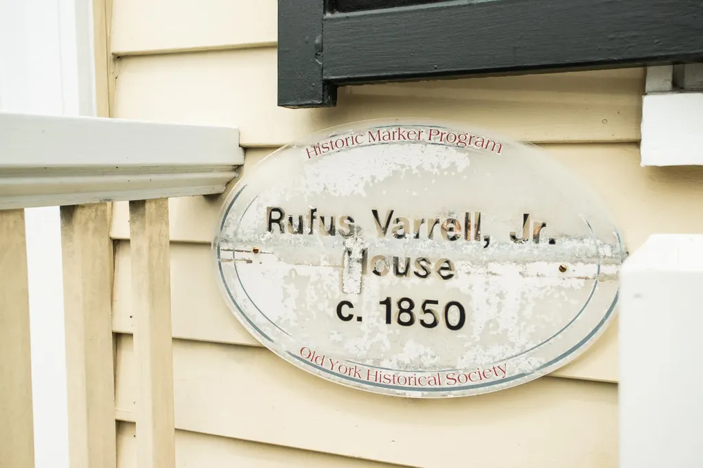 438 York Street York ME 03909