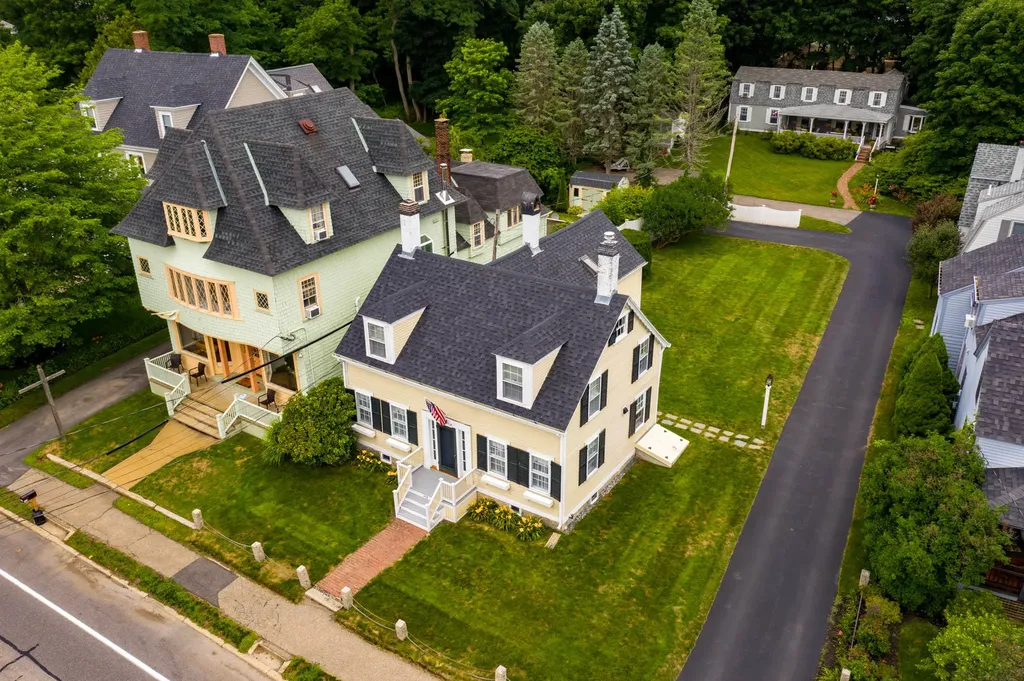 438 York Street York ME 03909
