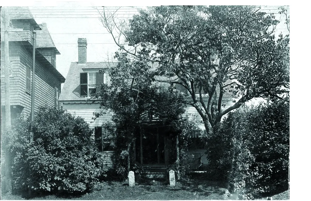 438 York Street York ME 03909