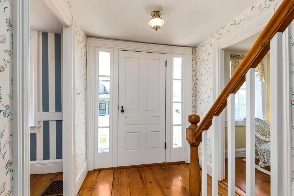 438 York Street York ME 03909