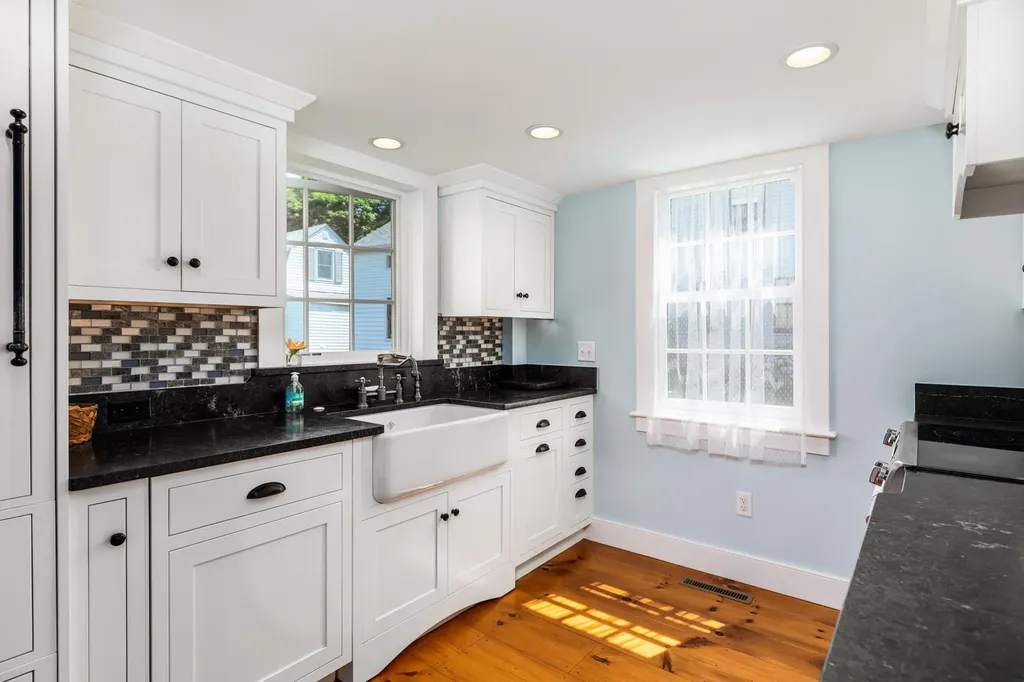 438 York Street York ME 03909