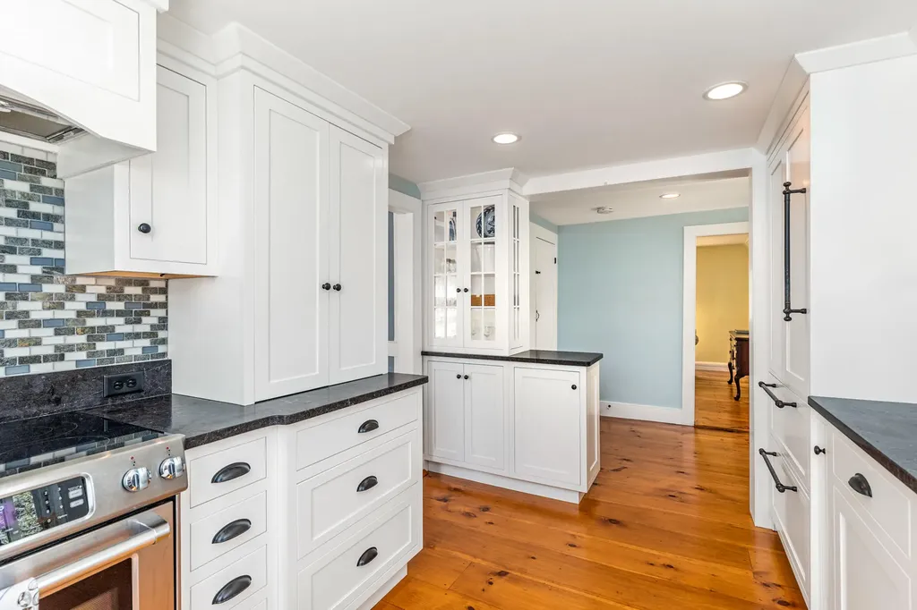 438 York Street York ME 03909