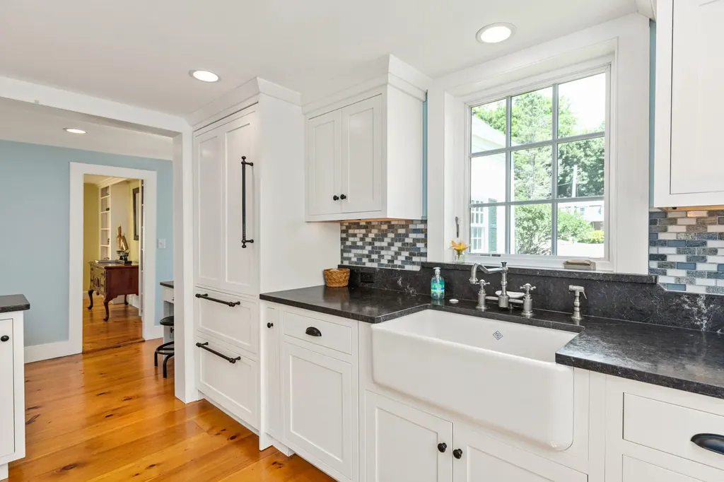 438 York Street York ME 03909
