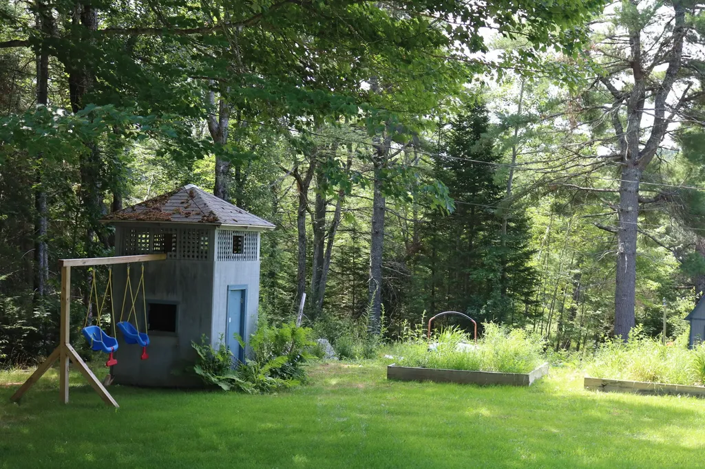 31 Donnell Pond Road Franklin ME 04634