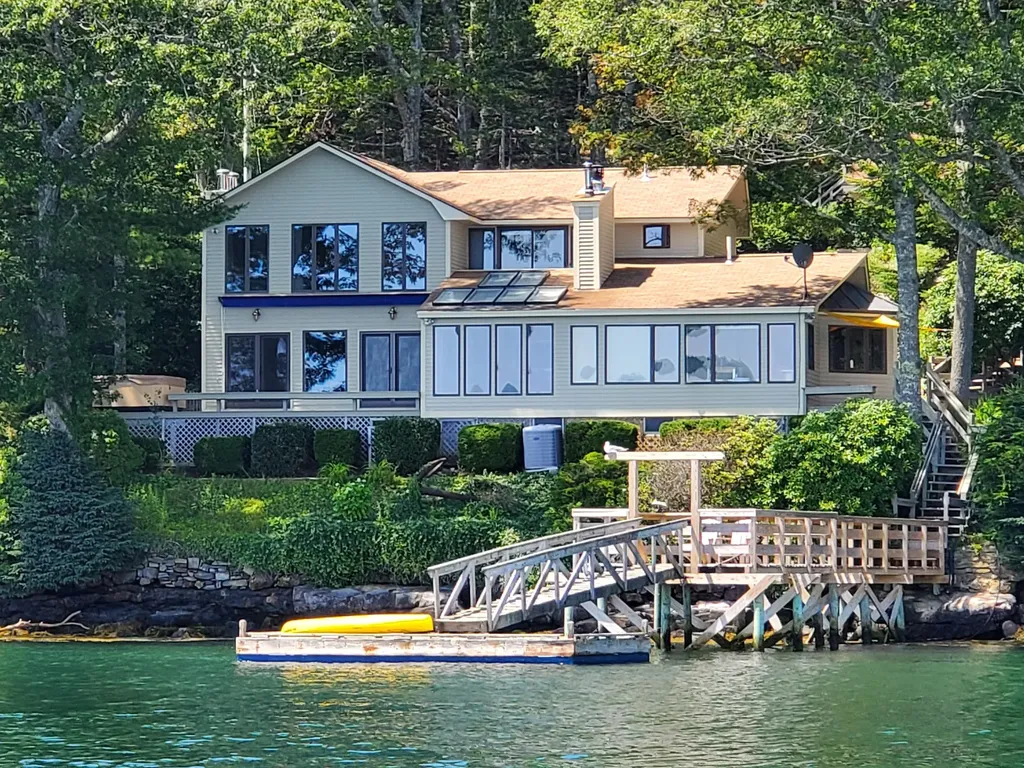 37 Lincoln Street Boothbay ME 04544
