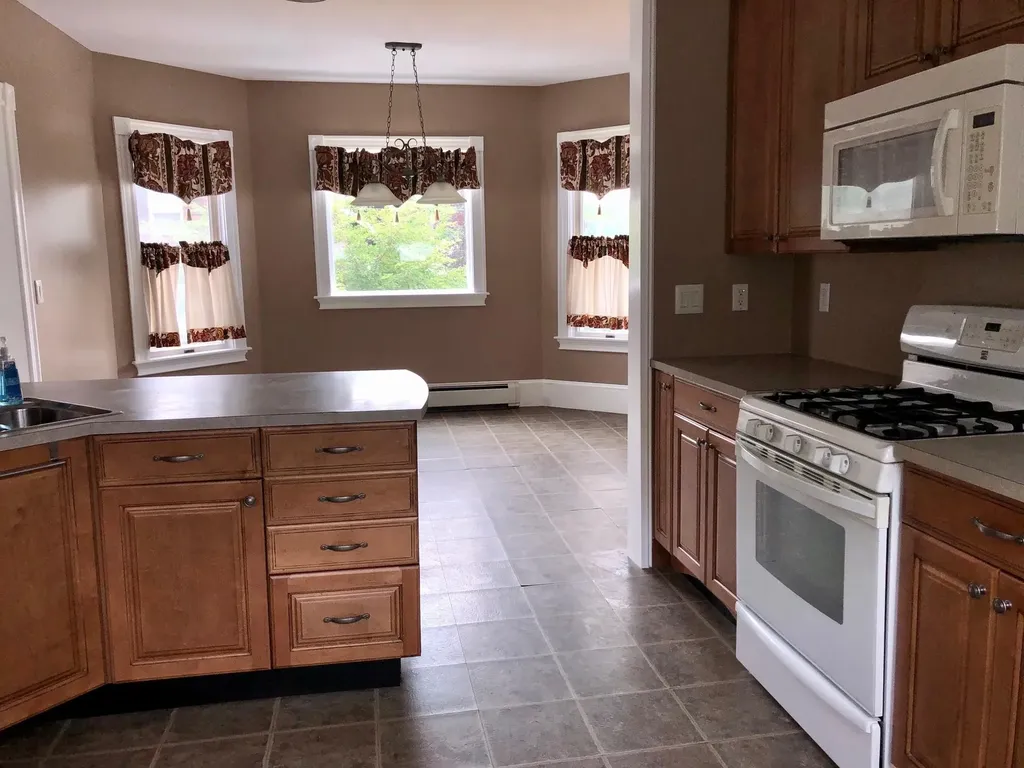 27 W Bates Street Auburn ME 04210