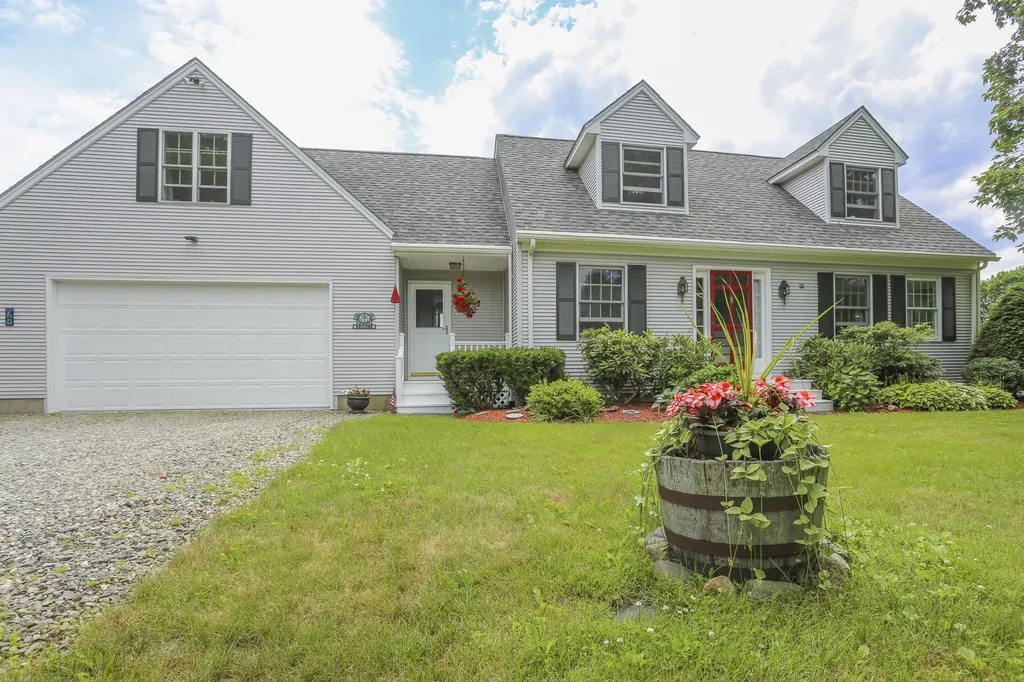 7 Navy Street Searsport ME 04974