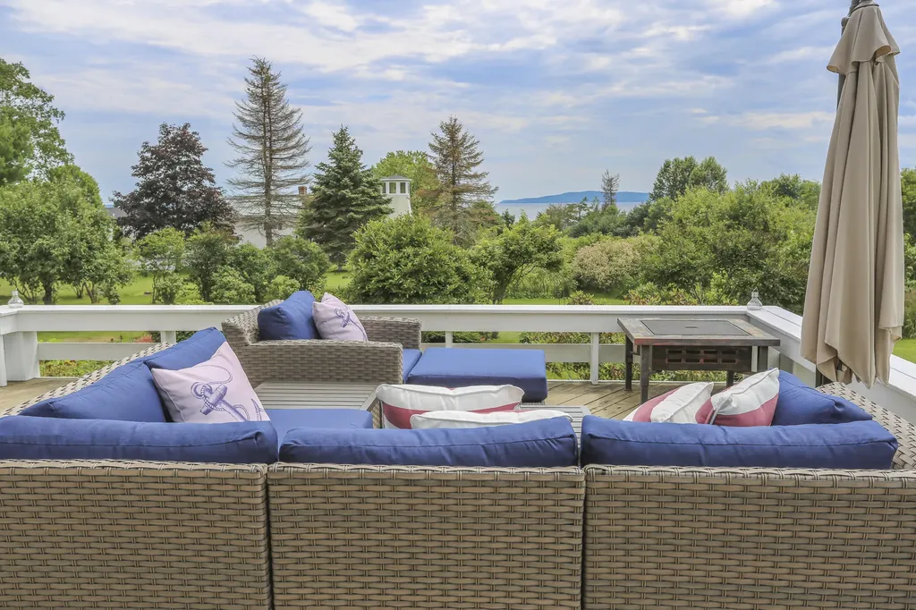 7 Navy Street Searsport ME 04974