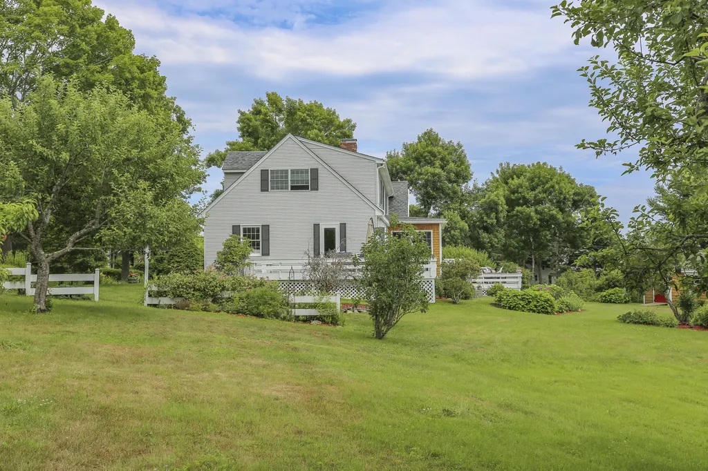 7 Navy Street Searsport ME 04974