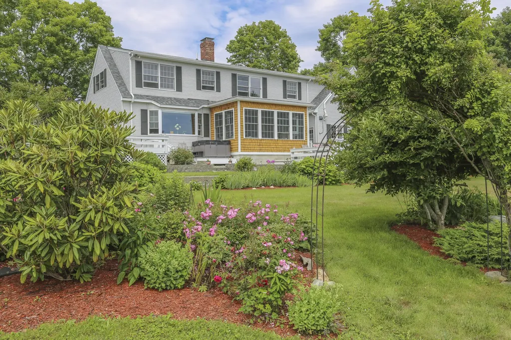 7 Navy Street Searsport ME 04974