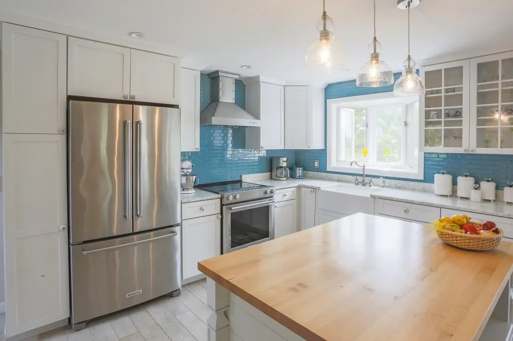 7 Navy Street Searsport ME 04974