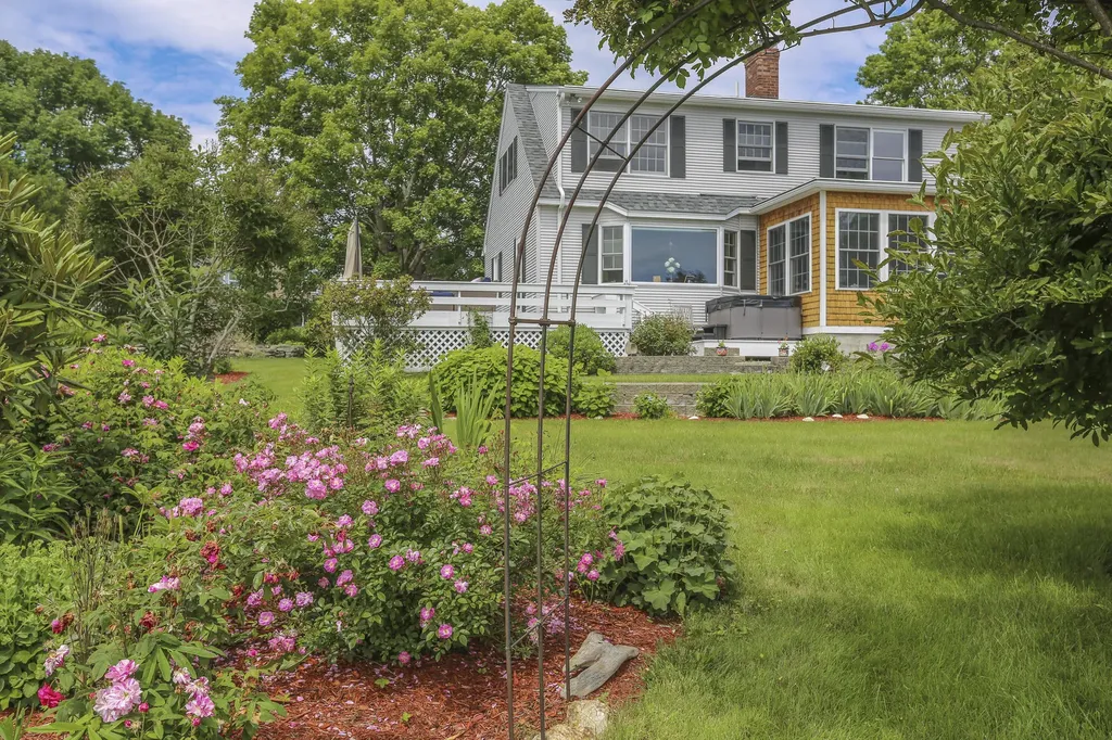 7 Navy Street Searsport ME 04974