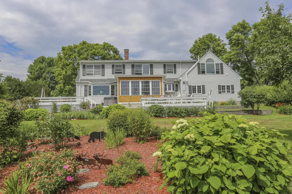 7 Navy Street Searsport ME 04974