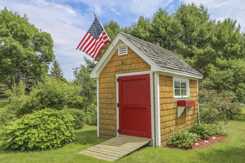 7 Navy Street Searsport ME 04974
