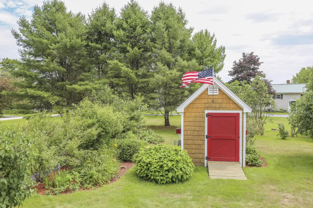 7 Navy Street Searsport ME 04974