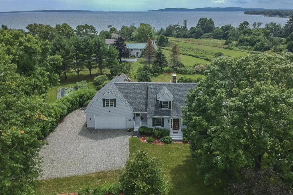 7 Navy Street Searsport ME 04974