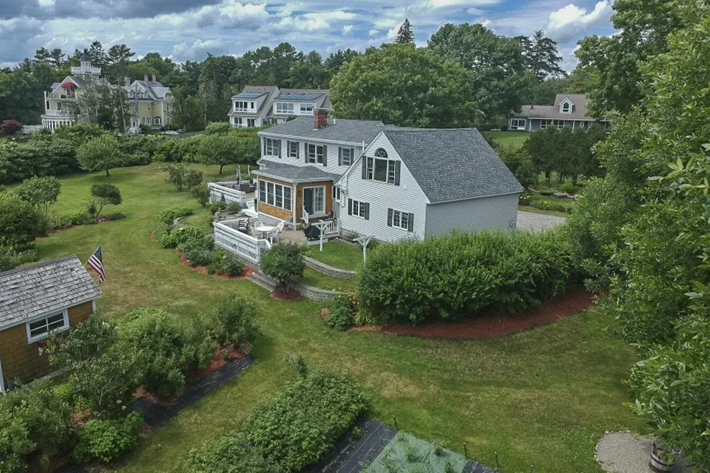 7 Navy Street Searsport ME 04974