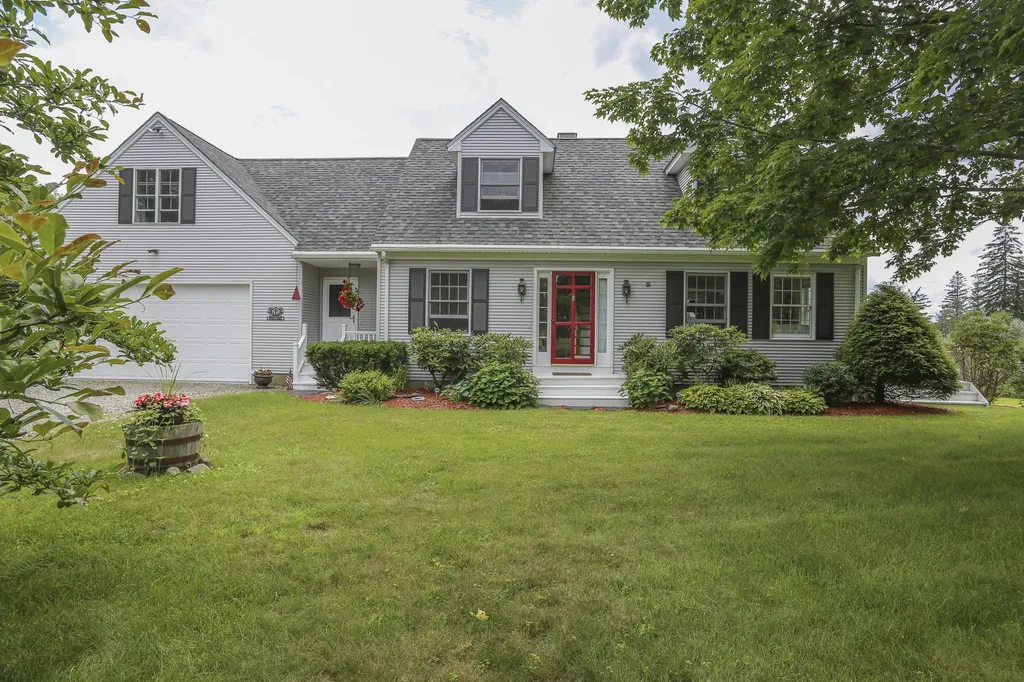 7 Navy Street Searsport ME 04974