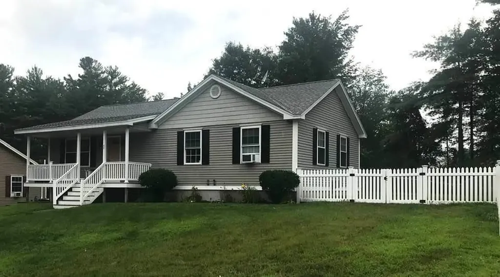 33 Yvonne Street Sanford ME 04073