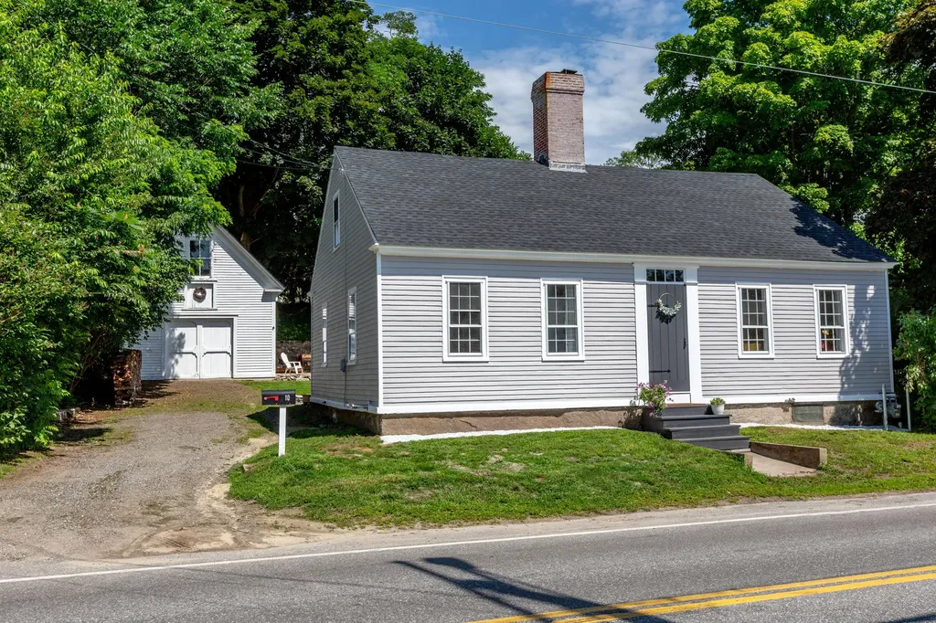 10 Elm Street Topsham ME 04086