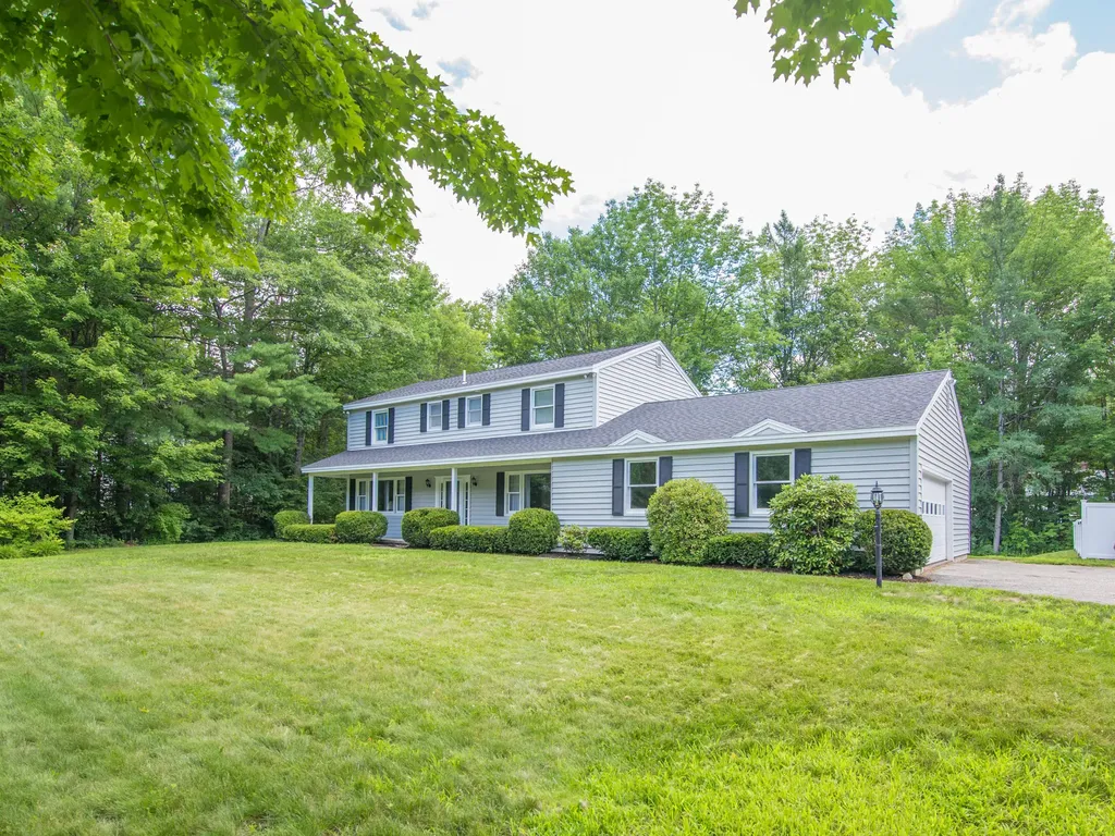 43 Country Club Road Manchester ME 04351