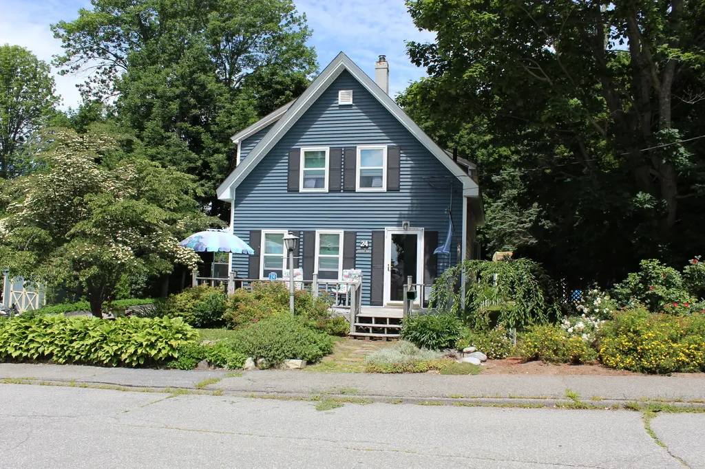 24 Pond Street Bucksport ME 04416