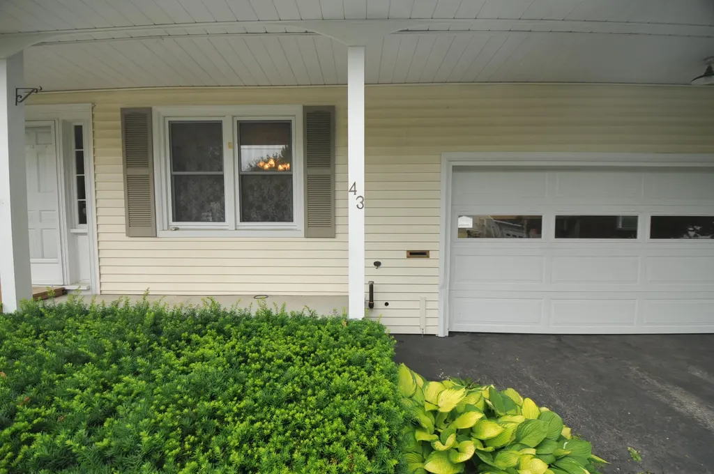 43 Longmeadow Drive Brewer ME 04412