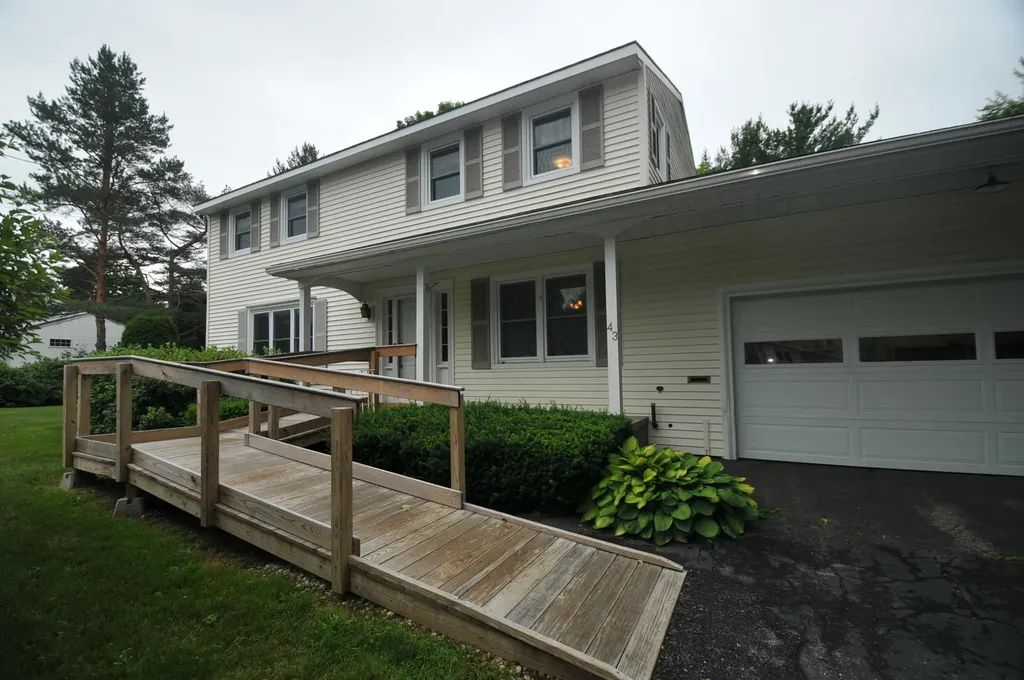 43 Longmeadow Drive Brewer ME 04412