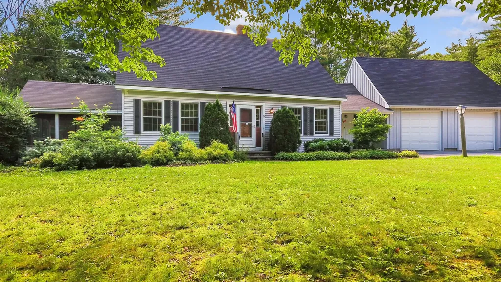 74 Field Road Falmouth ME 04105