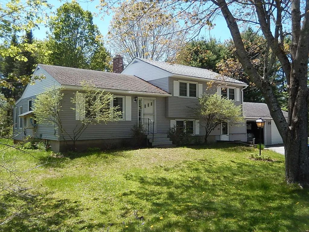 52 Vickery Lane Unity ME 04988