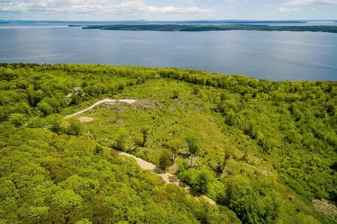 182/158 Upper Bluff Northport ME 04915