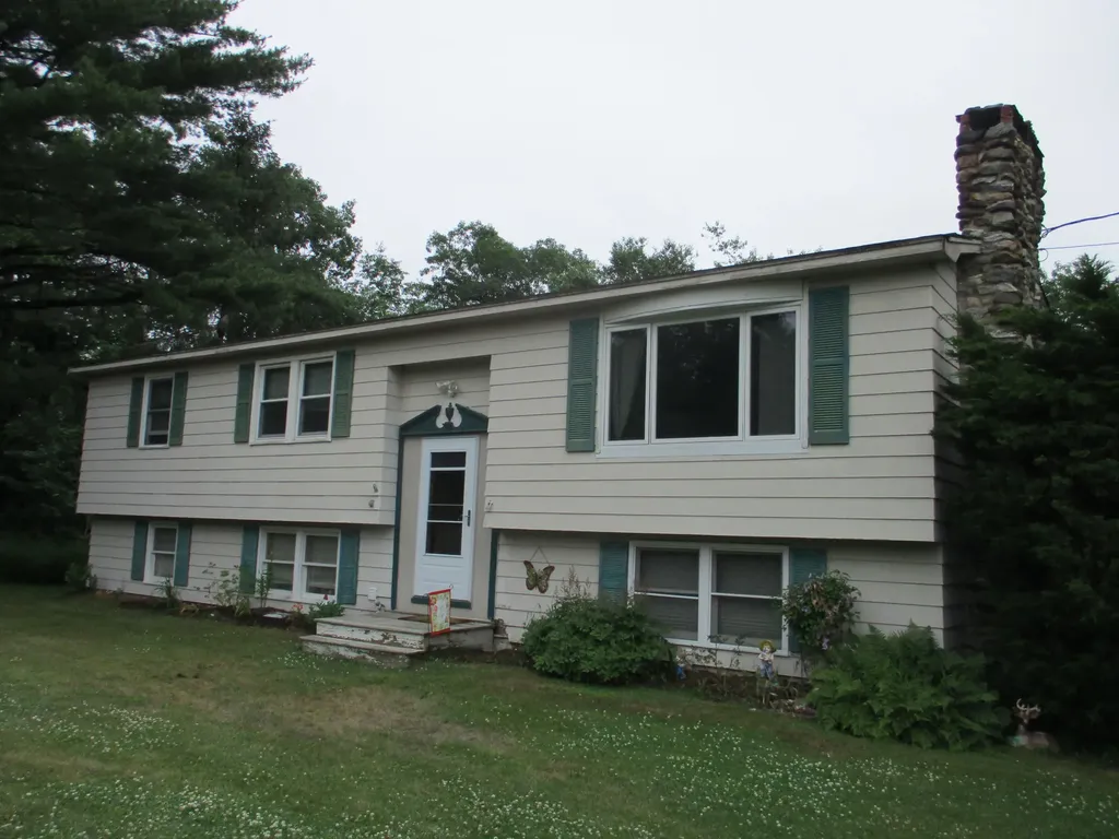 14 Kermit Lane Thomaston ME 04861