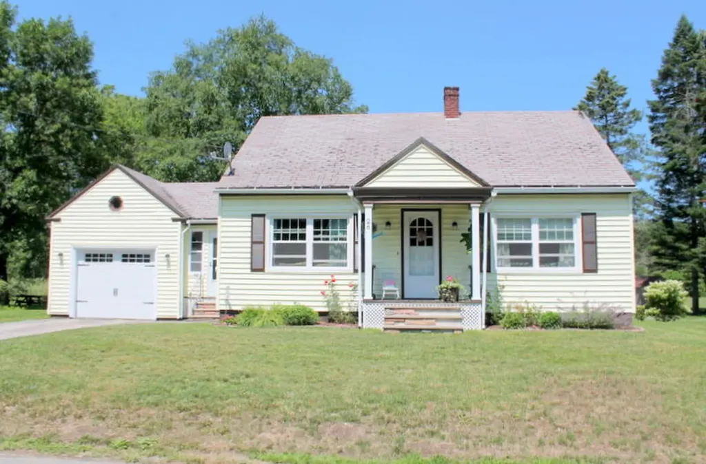 26 Morris Avenue Lewiston ME 04240