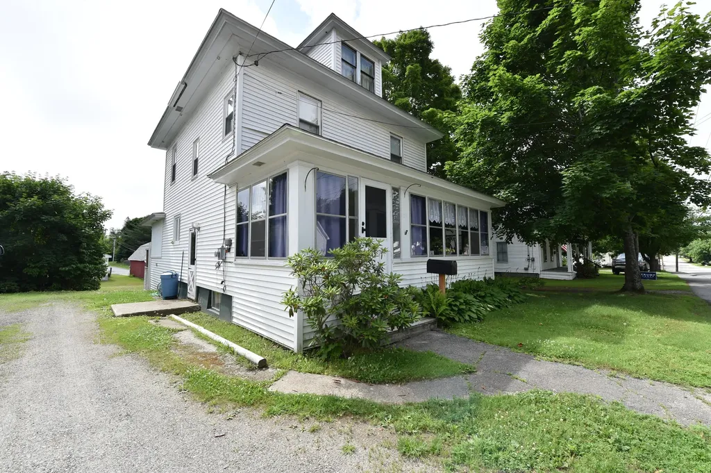 57 Lee Road Lincoln ME 04457
