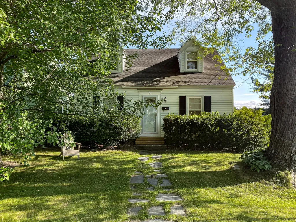 24 Pleasantdale Avenue Waterville ME 04901