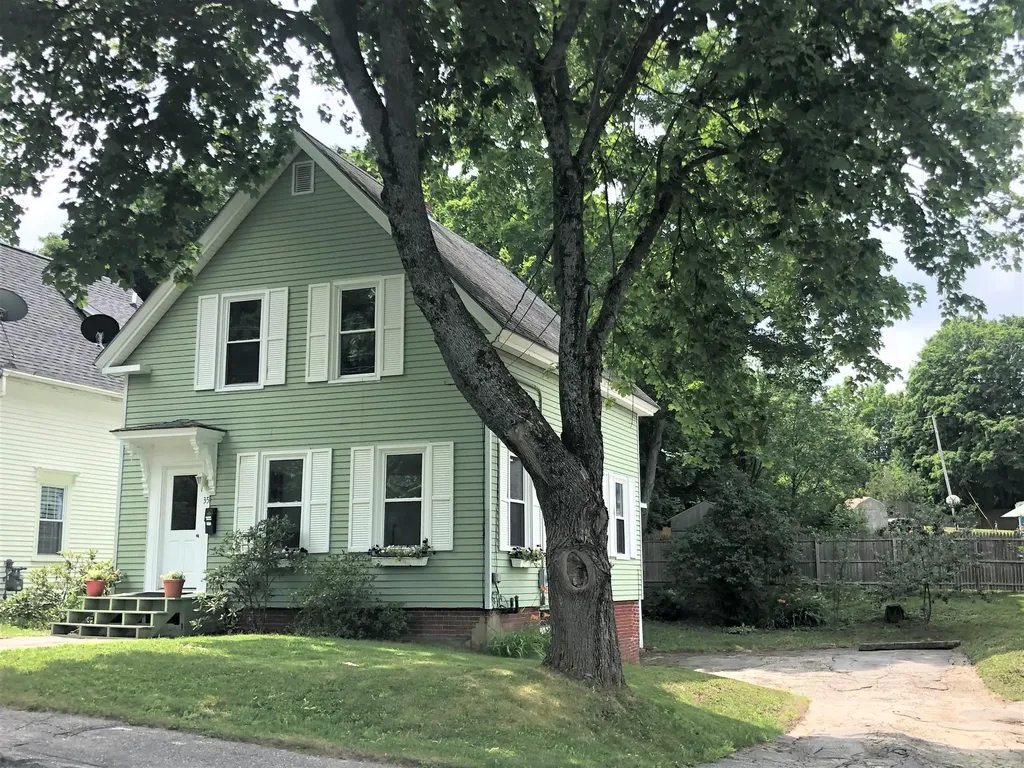 35 Oak Street Gardiner ME 04345