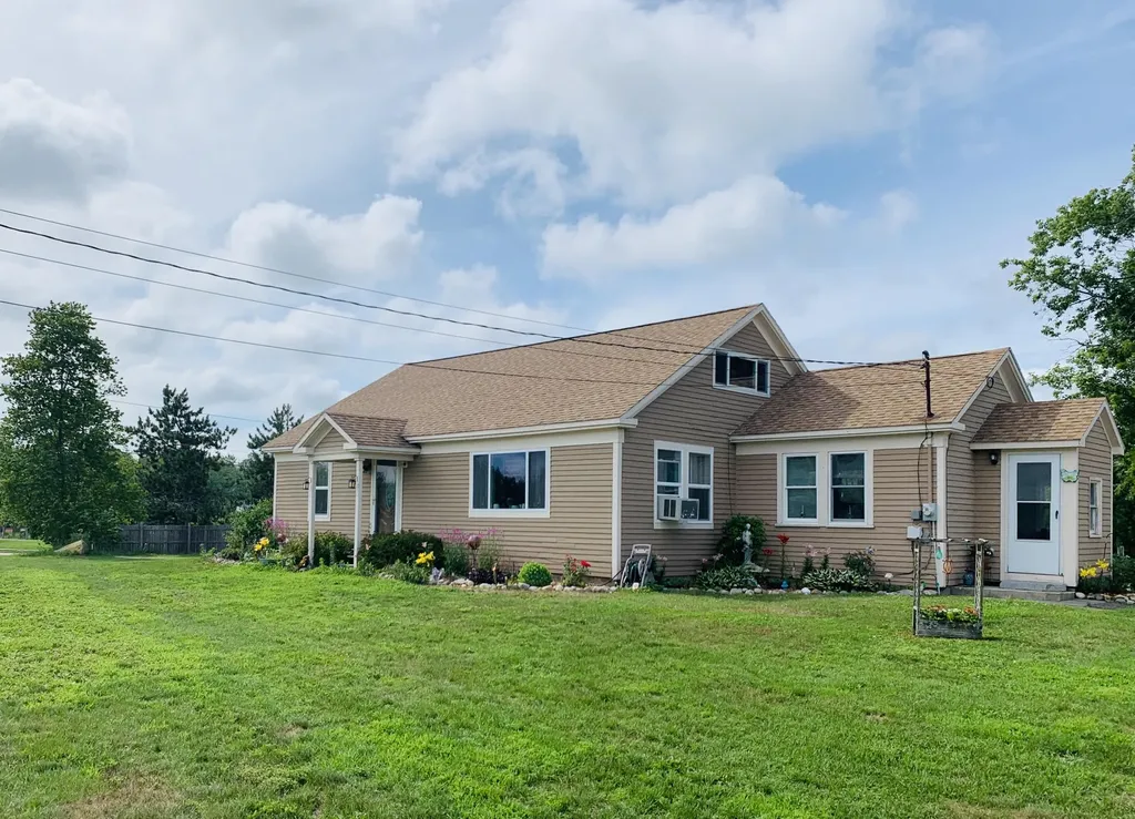 850 New County Road Dayton ME 04005