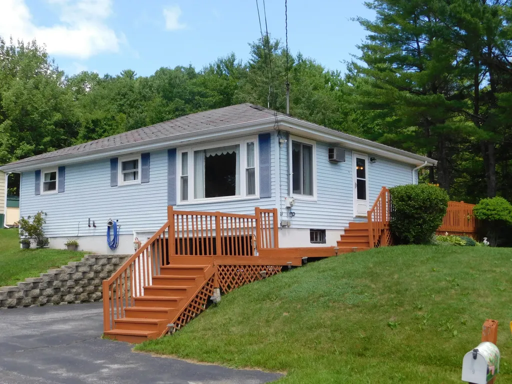 9 Venise Avenue Lewiston ME 04240